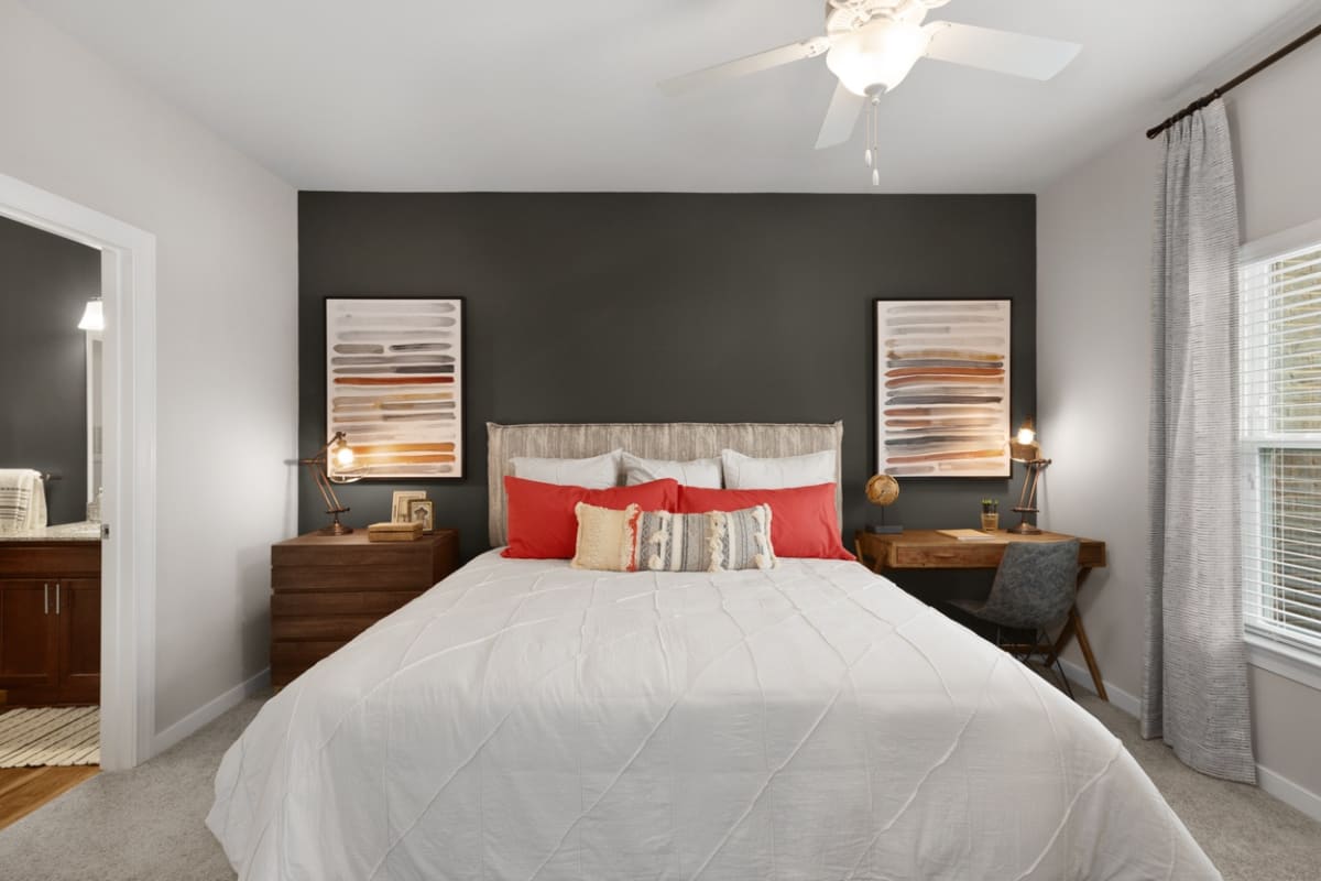 Apartments near GMU Science & Technology Campus Abberly Avera